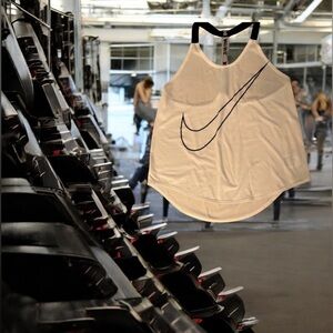 NWOT NIKE Dry Fit Women’s work out shirt! Medium